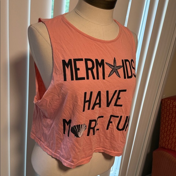 Atmosphere Tops - Atmosphere Pink Graphic Crop Top size 8 in excellent condition
#150/3tt